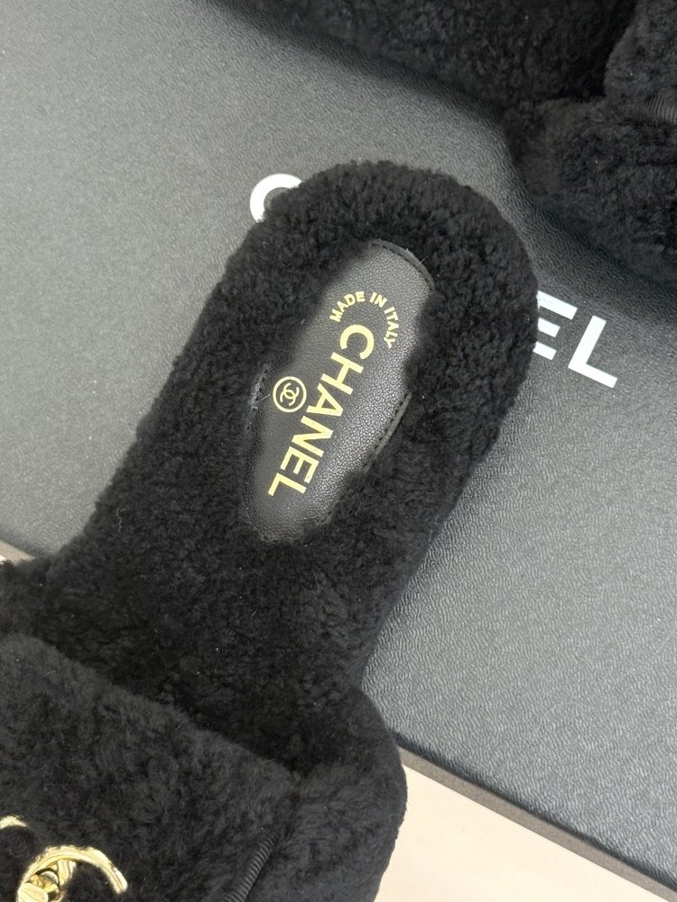 Шлепанцы меховые женские фото 8