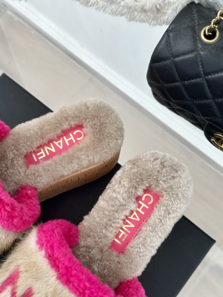 Шлепанцы меховые женские фото 8