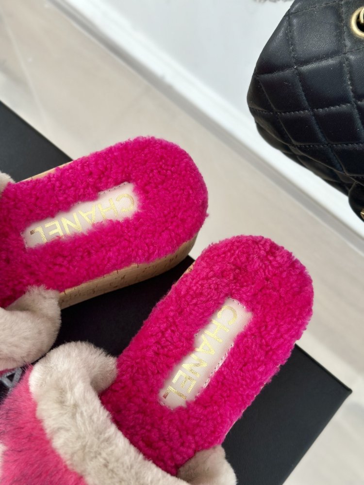 Шлепанцы меховые женские фото 8