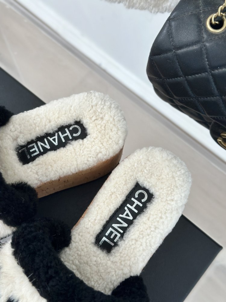 Шлепанцы меховые женские фото 8