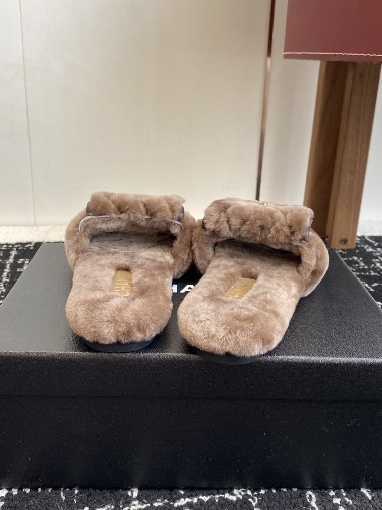 Шлепанцы меховые женские фото 8