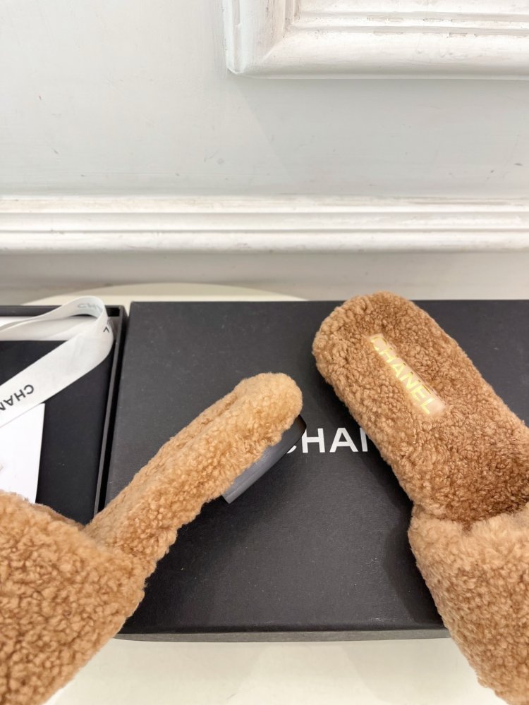 Шлепанцы меховые женские фото 8