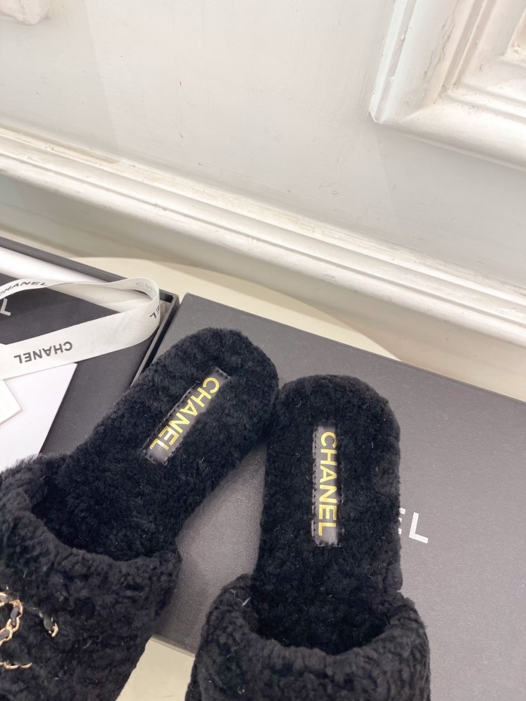 Шлепанцы меховые женские фото 8