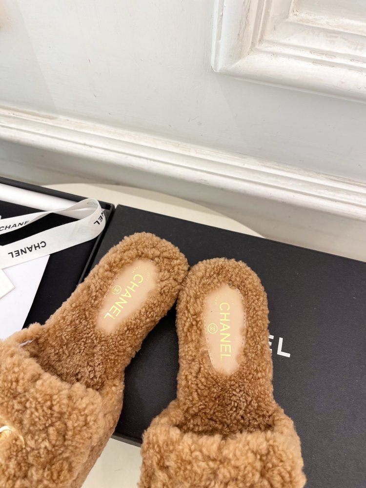 Шлепанцы меховые женские фото 8