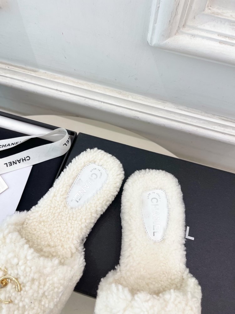 Шлепанцы меховые женские фото 8