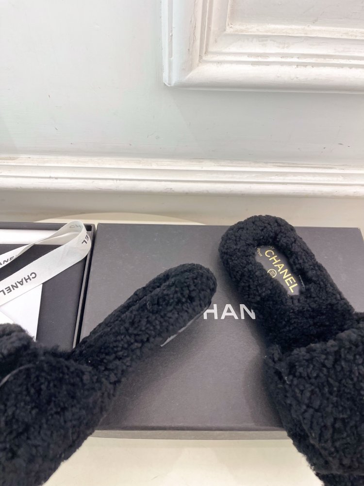 Шльопанці хутряні жіночі фото 8