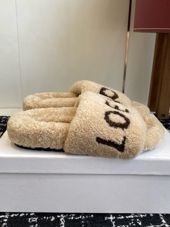 Шлепанцы меховые женские фото 8