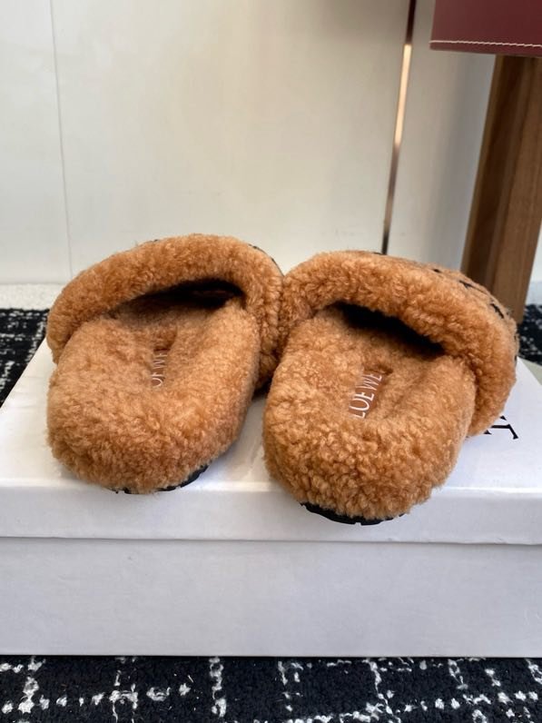 Шлепанцы меховые женские фото 8
