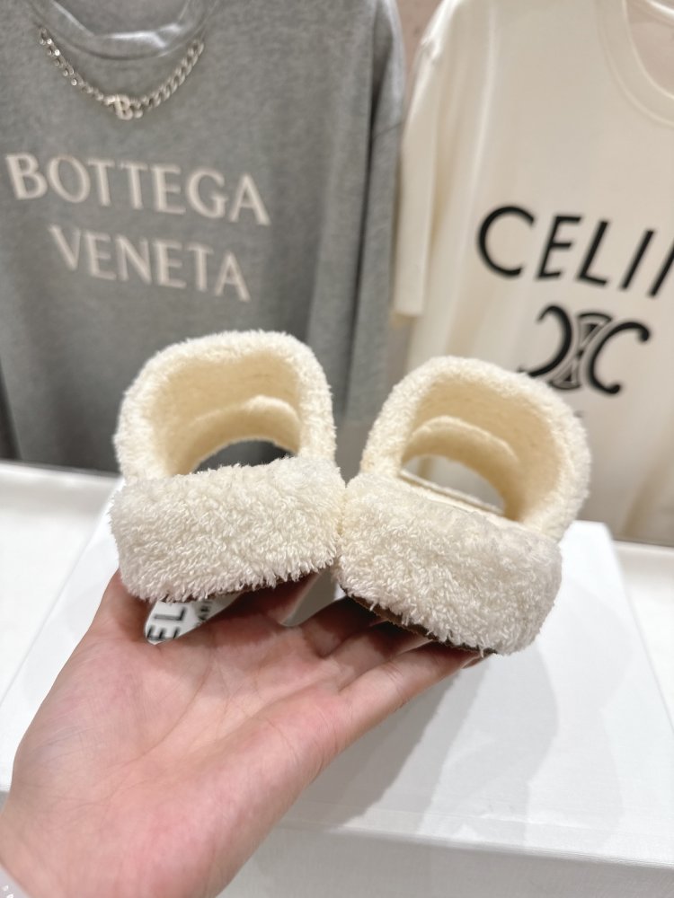 Шлепанцы меховые женские фото 8