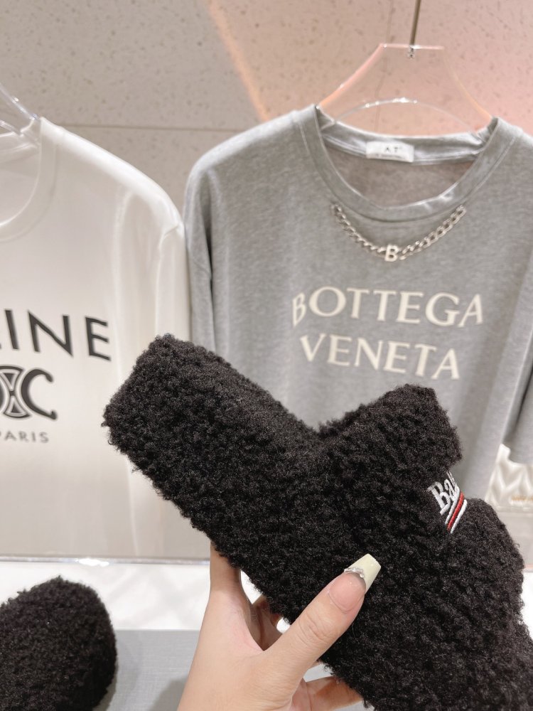 Шлепанцы меховые женские фото 8