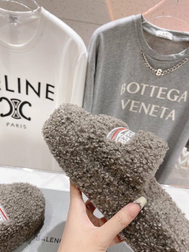 Шлепанцы меховые женские фото 8