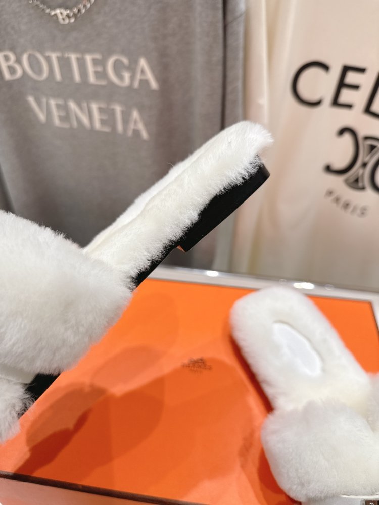 Шлепанцы меховые женские фото 8