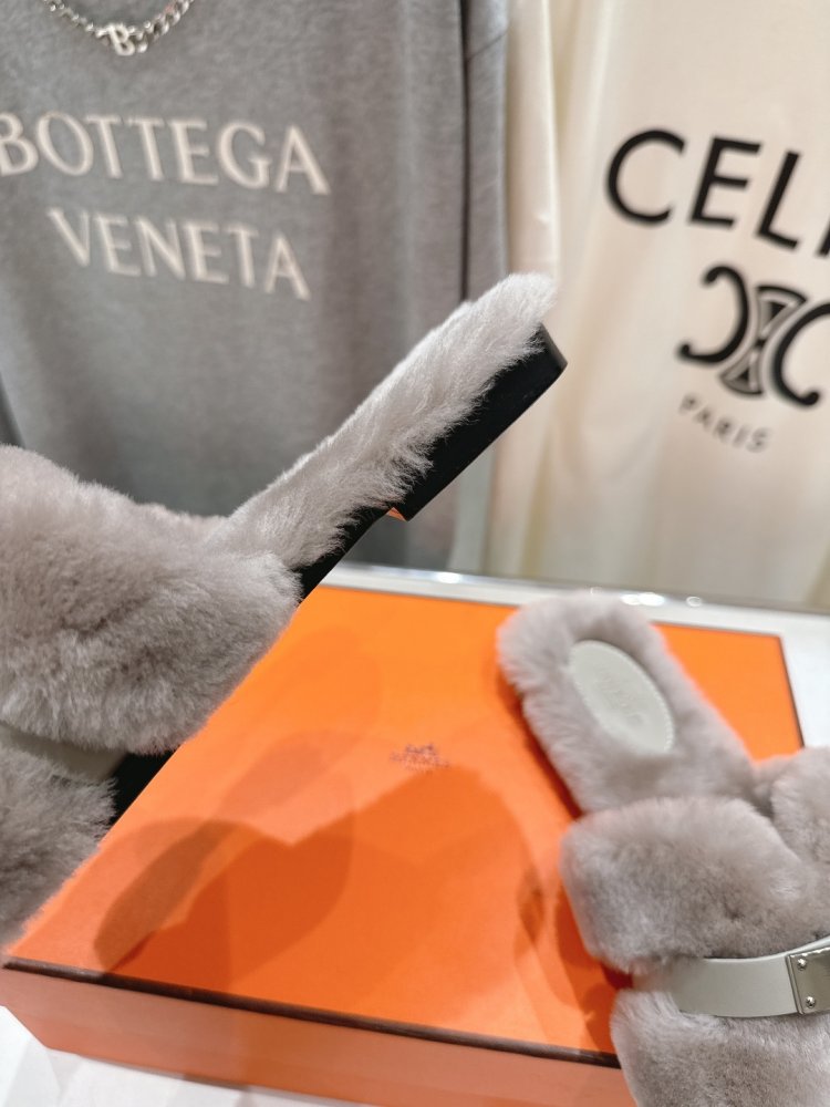 Шлепанцы меховые женские фото 8