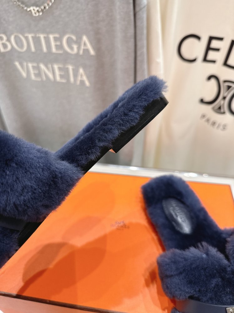 Шлепанцы меховые женские фото 8