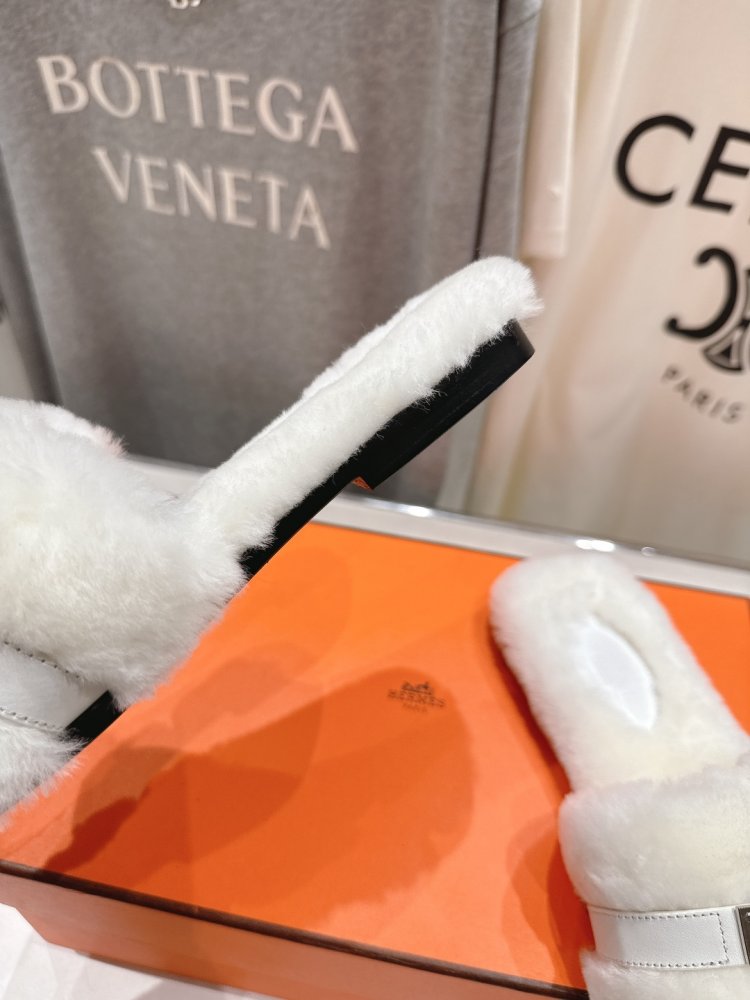 Шлепанцы меховые женские фото 8