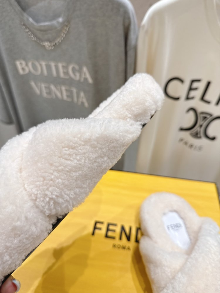 Шлепанцы меховые женские фото 8