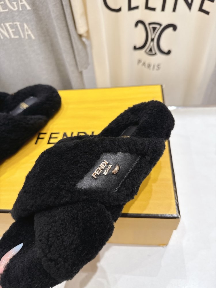 Шлепанцы меховые женские фото 8