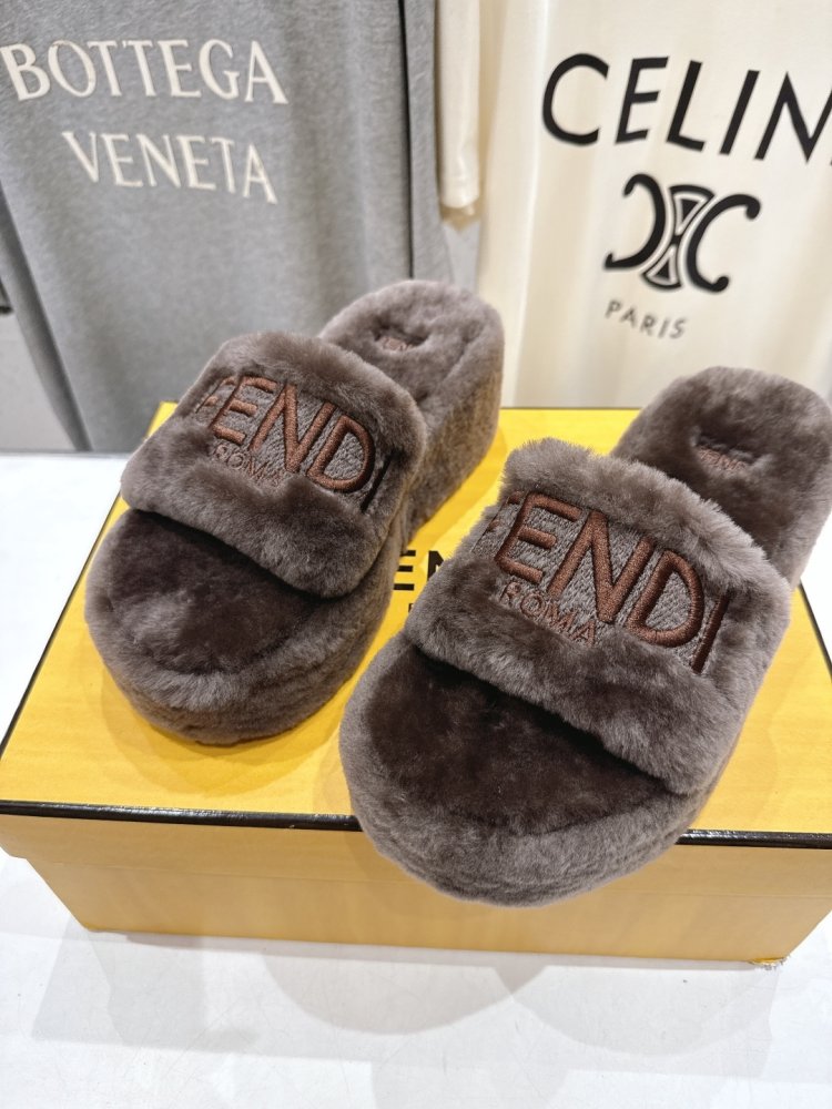 Шлепанцы меховые женские фото 8