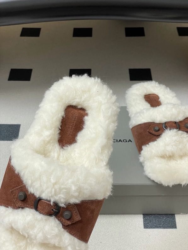 Шлепанцы меховые женские фото 8