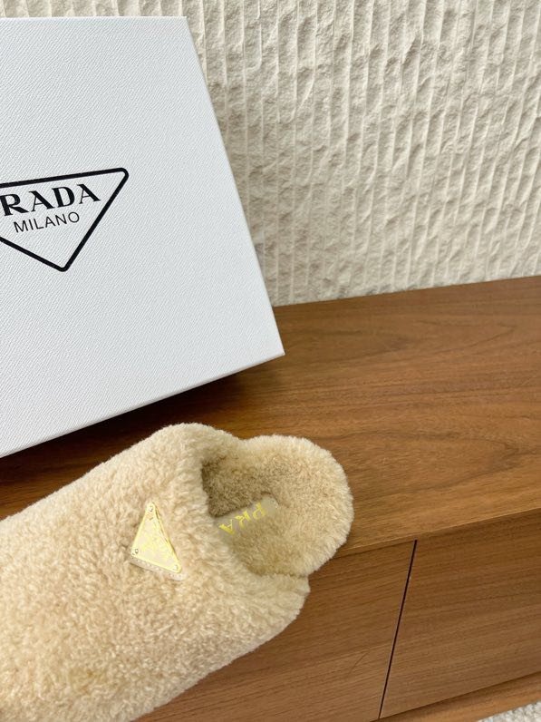 Шлепанцы меховые женские фото 8