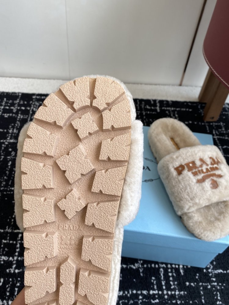 Шлепанцы меховые женские фото 9