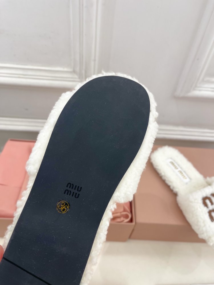 Шлепанцы меховые женские фото 9