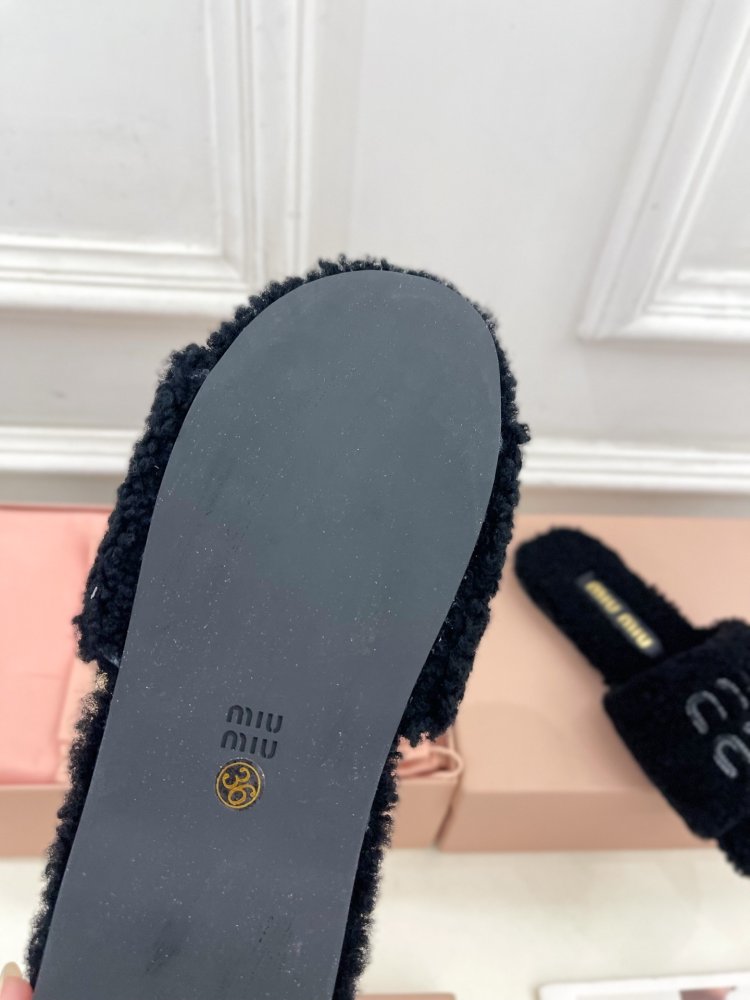 Шлепанцы меховые женские фото 9