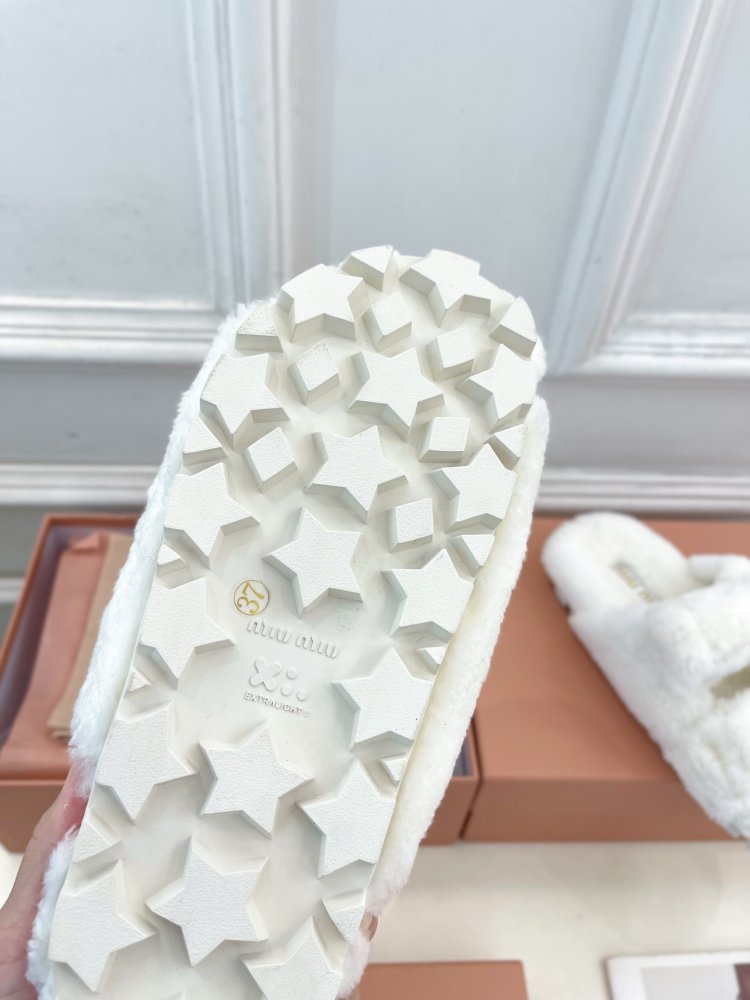 Шлепанцы меховые женские фото 9