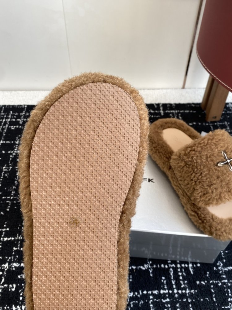 Шлепанцы меховые женские фото 9