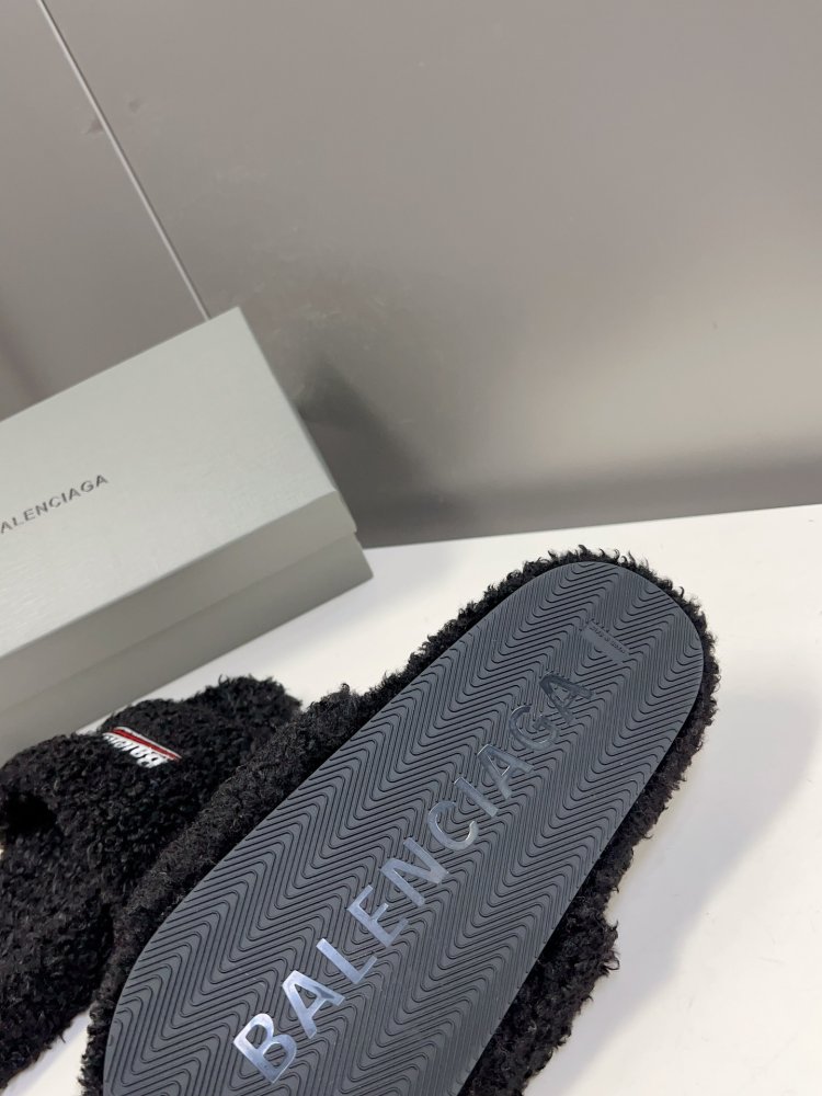 Шлепанцы меховые женские фото 9