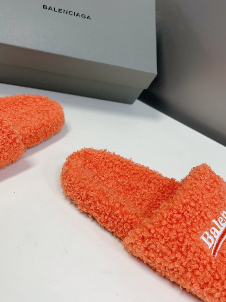 Шлепанцы меховые женские фото 9