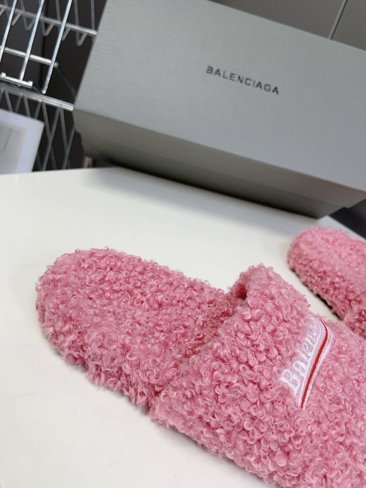 Шлепанцы меховые женские фото 9