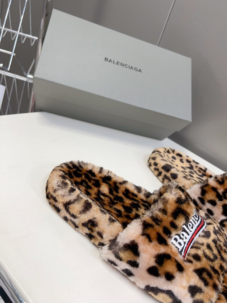 Шлепанцы меховые женские фото 9