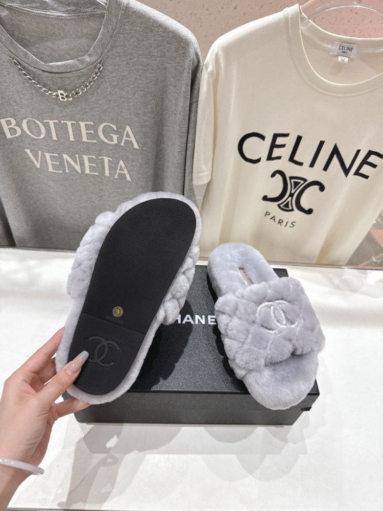 Шлепанцы меховые женские фото 9