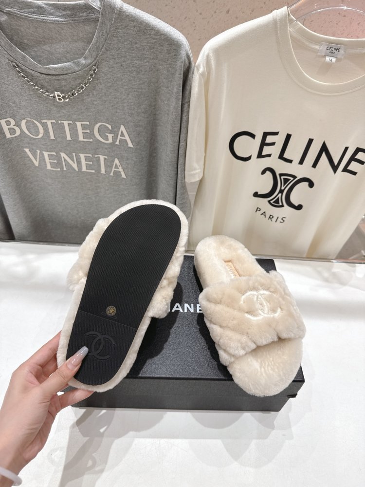 Шлепанцы меховые женские фото 9