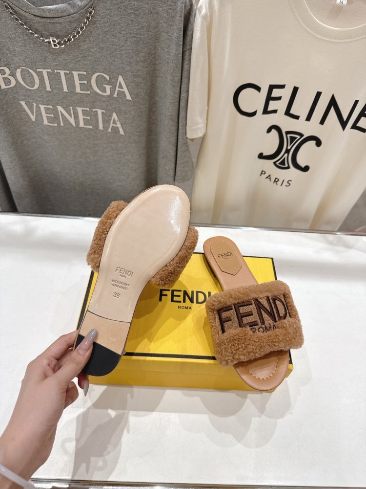 Шльопанці хутряні жіночі фото 9