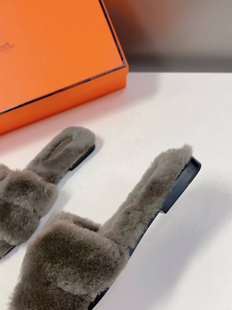 Шлепанцы меховые женские фото 9