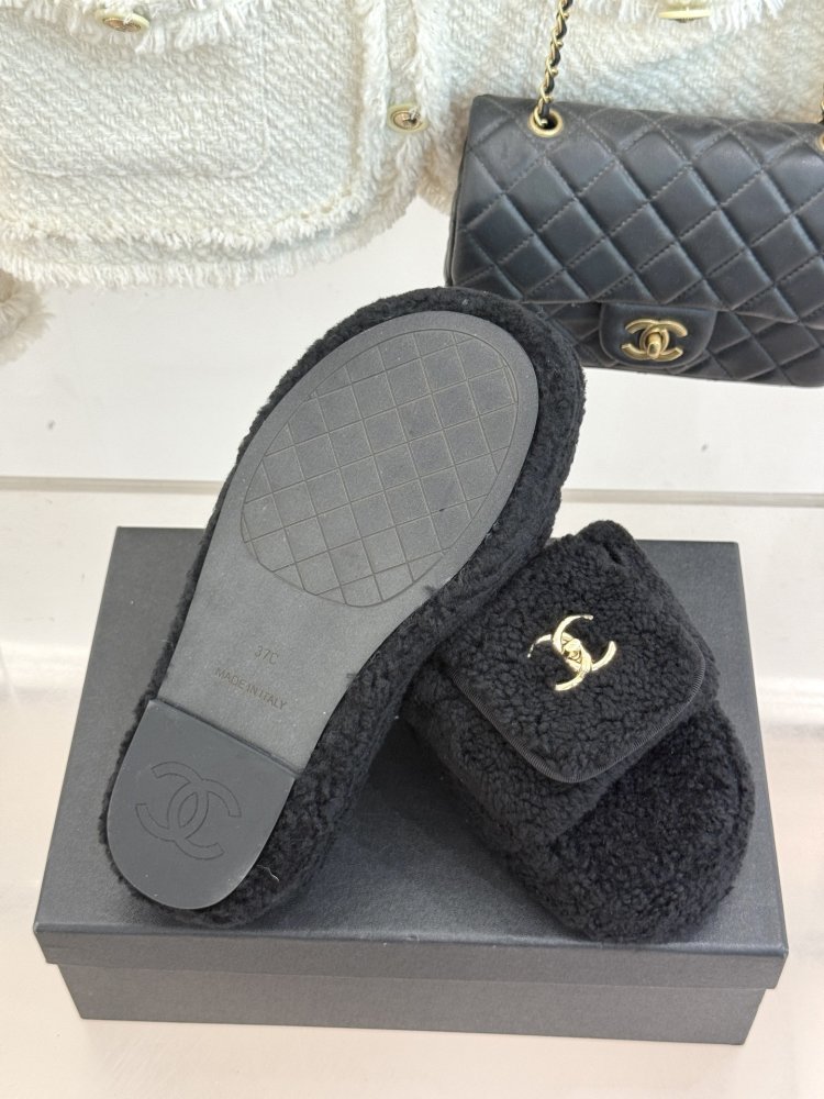 Шлепанцы меховые женские фото 9