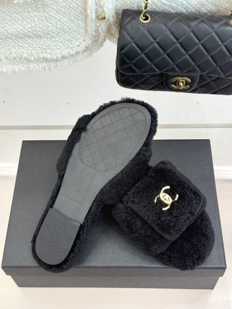 Шлепанцы меховые женские фото 9