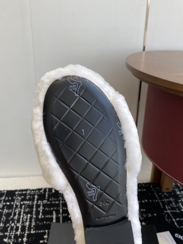 Шлепанцы меховые женские фото 9