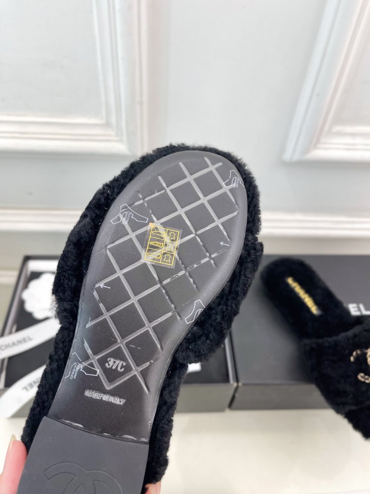 Шлепанцы меховые женские фото 9