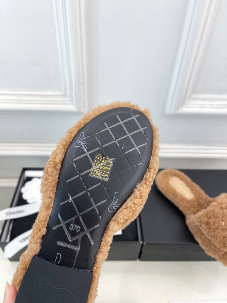 Шлепанцы меховые женские фото 9