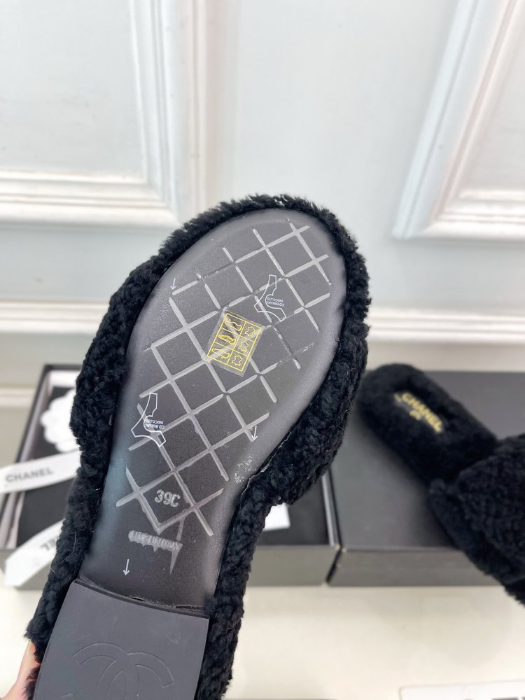 Шльопанці хутряні жіночі фото 9