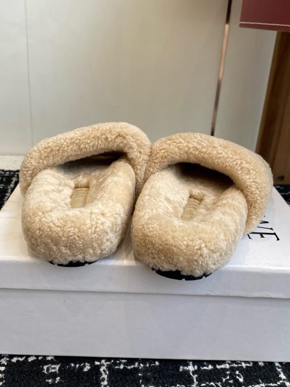 Шлепанцы меховые женские фото 9