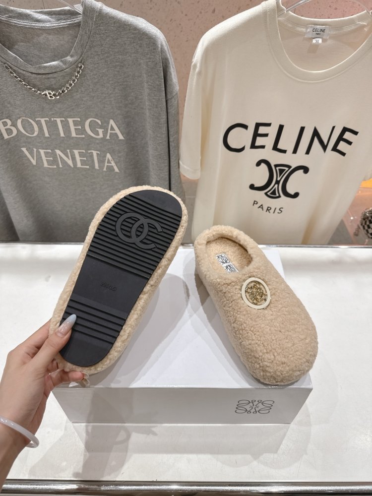 Шлепанцы меховые женские фото 9