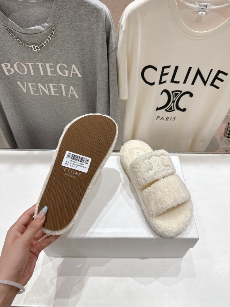 Шлепанцы меховые женские фото 9