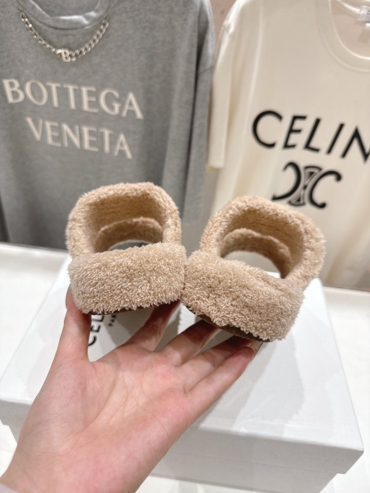 Шлепанцы меховые женские фото 9