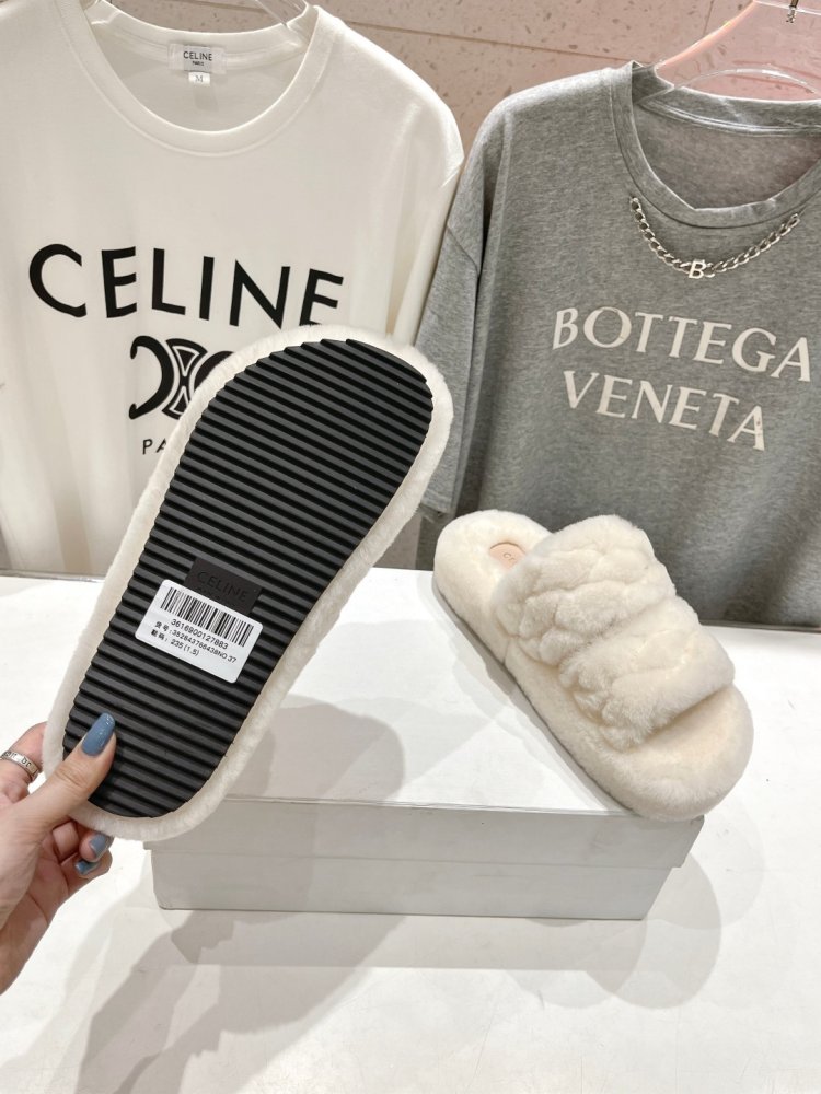 Шлепанцы меховые женские фото 9