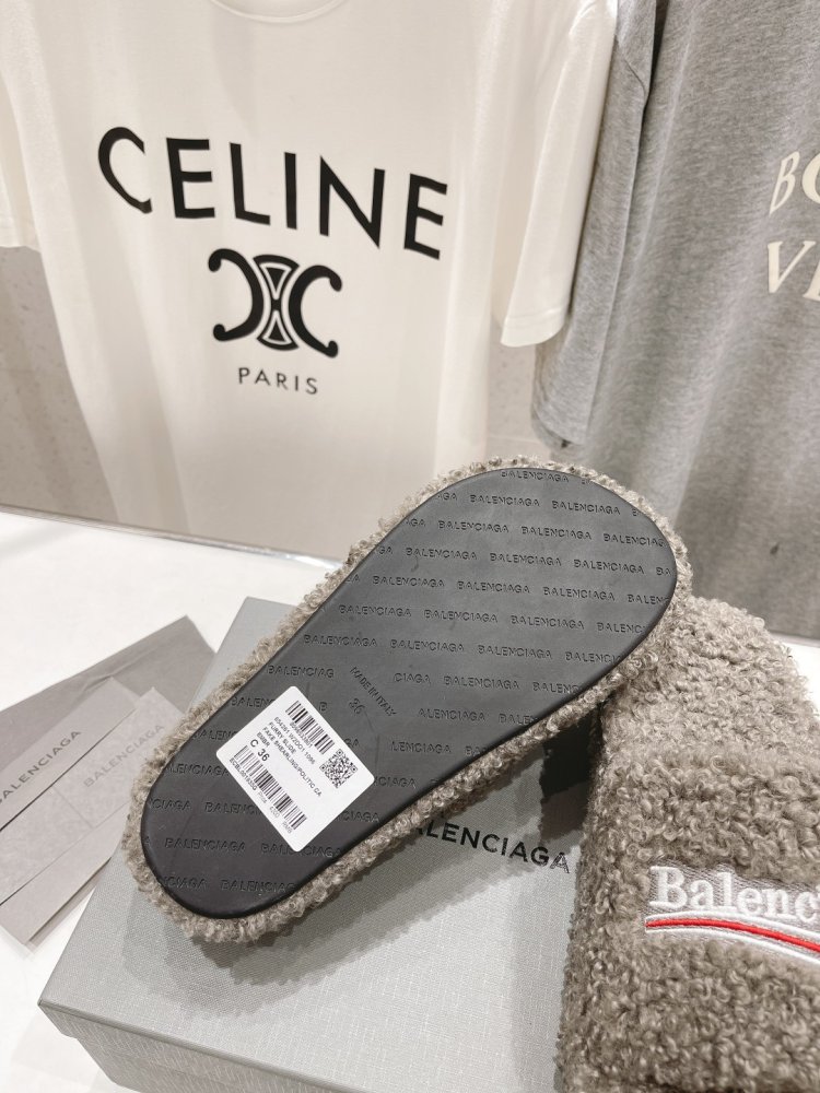 Шлепанцы меховые женские фото 9