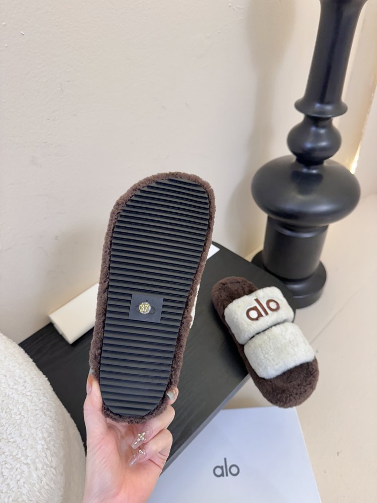 Шлепанцы меховые женские фото 9